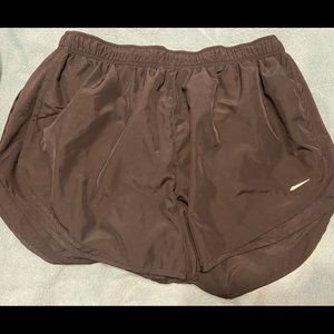 GUC NIKE women’s running shorts- size 1X